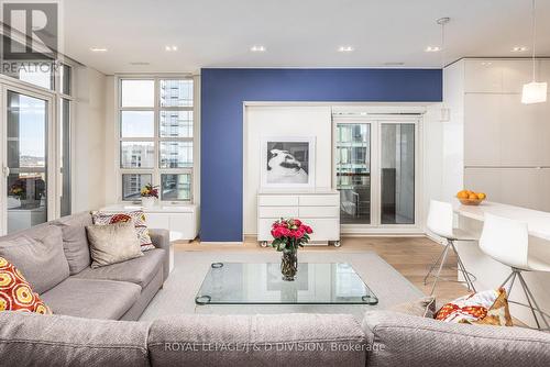 1602 - 68 Yorkville Avenue, Toronto (Annex), ON - Indoor Photo Showing Living Room