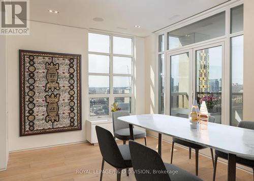 1602 - 68 Yorkville Avenue, Toronto (Annex), ON - Indoor Photo Showing Dining Room