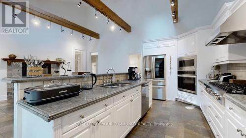 43 Denham Drive, Richmond Hill, ON - Indoor Photo Showing Kitchen With Double Sink