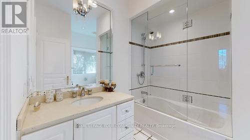 43 Denham Drive, Richmond Hill, ON - Indoor Photo Showing Bathroom