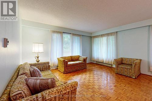 196 Pleasant Boulevard, Georgina, ON - Indoor Photo Showing Living Room