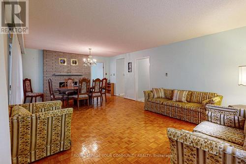 196 Pleasant Boulevard, Georgina, ON - Indoor Photo Showing Living Room