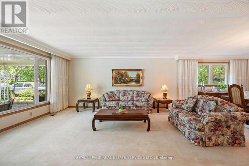 88 Waterford Drive, Toronto (Willowridge-Martingrove-Richview), ON - Indoor Photo Showing Living Room