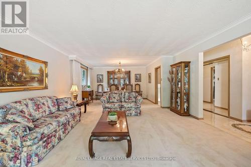 88 Waterford Drive, Toronto (Willowridge-Martingrove-Richview), ON - Indoor Photo Showing Living Room