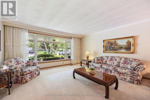 88 Waterford Drive, Toronto (Willowridge-Martingrove-Richview), ON - Indoor Photo Showing Living Room