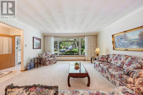 88 Waterford Drive, Toronto (Willowridge-Martingrove-Richview), ON - Indoor Photo Showing Living Room