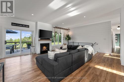 12 Uxbridge Heights Road, Brock (Sunderland), ON - Indoor Photo Showing Living Room With Fireplace