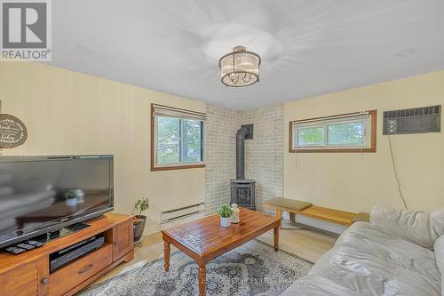 34 Nancy Street, Wasaga Beach, ON - Indoor Photo Showing Living Room