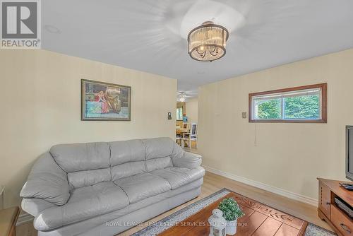 34 Nancy Street, Wasaga Beach, ON - Indoor Photo Showing Living Room