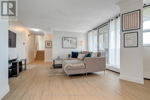 907 - 530 Lolita Gardens, Mississauga (Mississauga Valleys), ON - Indoor Photo Showing Living Room