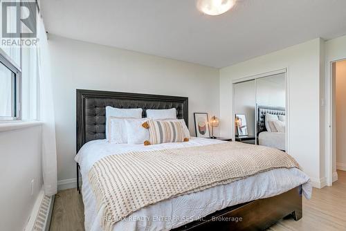 907 - 530 Lolita Gardens, Mississauga (Mississauga Valleys), ON - Indoor Photo Showing Bedroom