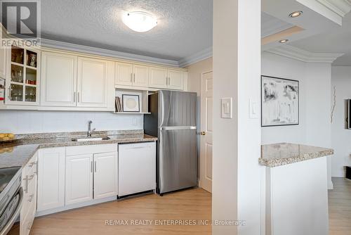 907 - 530 Lolita Gardens, Mississauga (Mississauga Valleys), ON - Indoor Photo Showing Kitchen