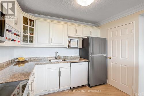 907 - 530 Lolita Gardens, Mississauga (Mississauga Valleys), ON - Indoor Photo Showing Kitchen