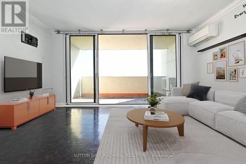 2812 - 40 Homewood Avenue, Toronto, ON - Indoor Photo Showing Living Room