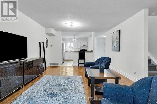 5 - 215 Commissioners Road W, London, ON - Indoor Photo Showing Living Room