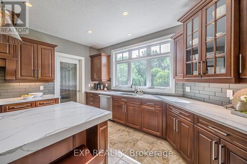 49 Byron Avenue, Thames Centre (Dorchester), ON - Indoor Photo Showing Kitchen