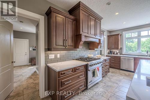 49 Byron Avenue, Thames Centre (Dorchester), ON - Indoor Photo Showing Kitchen