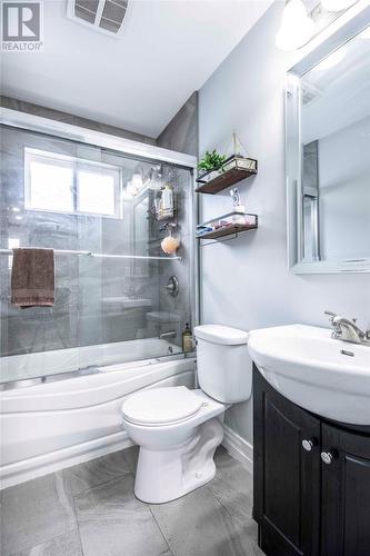 50 Royal Oak Drive, St. John'S, NL - Indoor Photo Showing Bathroom