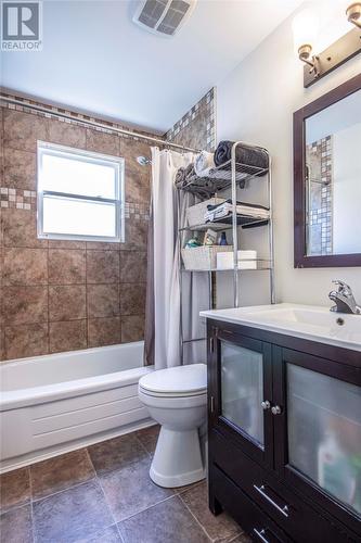 9 Hillhurst Street, Mount Pearl, NL - Indoor Photo Showing Bathroom