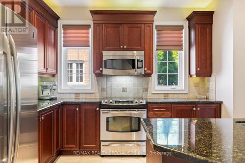 1593 Hallstone Road, Brampton, ON - Indoor Photo Showing Kitchen With Upgraded Kitchen