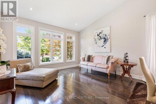 1593 Hallstone Road, Brampton, ON - Indoor Photo Showing Living Room