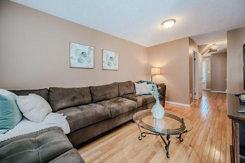 565 Rymal Road E|Unit #43, Hamilton, ON - Indoor Photo Showing Living Room