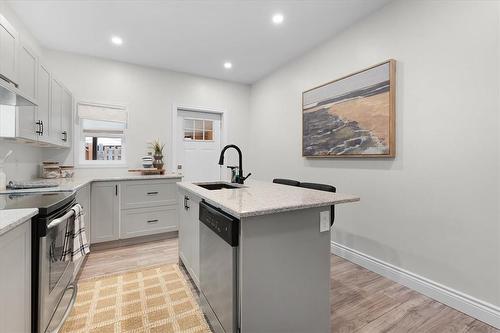 31 William Street, Hamilton, ON - Indoor Photo Showing Kitchen