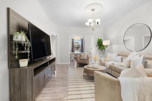 31 William Street, Hamilton, ON - Indoor Photo Showing Living Room