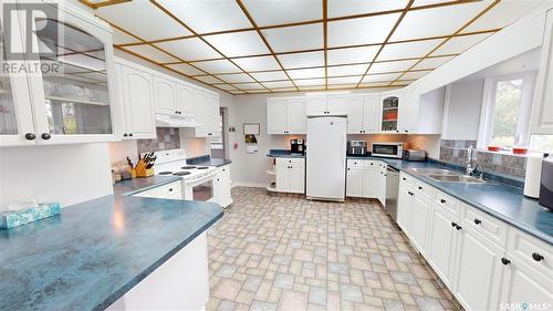 1109 Main Street, Moosomin, SK - Indoor Photo Showing Kitchen With Double Sink