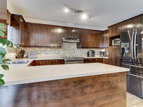 Cuisine - 7856 Rue Angèle, Laval (Duvernay), QC - Indoor Photo Showing Kitchen With Upgraded Kitchen