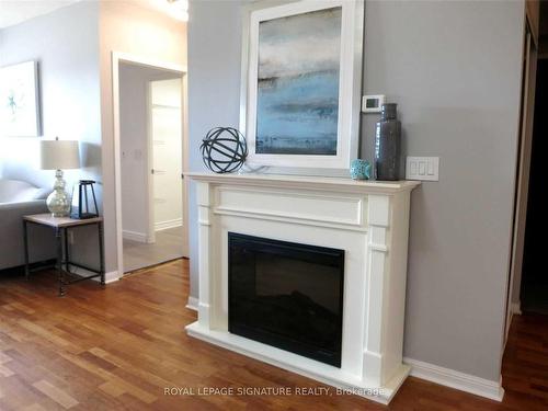 204-1801 Bayview Ave, Toronto, ON - Indoor Photo Showing Living Room With Fireplace