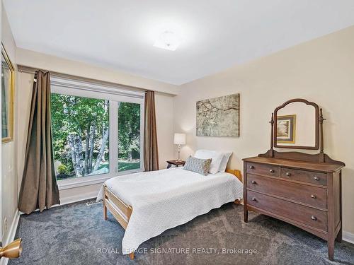 30 Hi Mount Dr, Toronto, ON - Indoor Photo Showing Bedroom