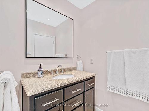 30 Hi Mount Dr, Toronto, ON - Indoor Photo Showing Bathroom