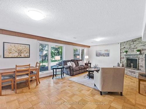 30 Hi Mount Dr, Toronto, ON - Indoor Photo Showing Living Room