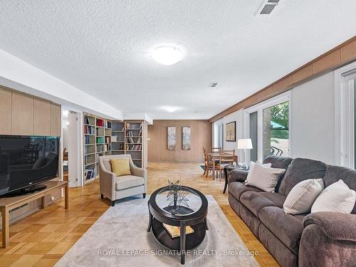 30 Hi Mount Dr, Toronto, ON - Indoor Photo Showing Living Room