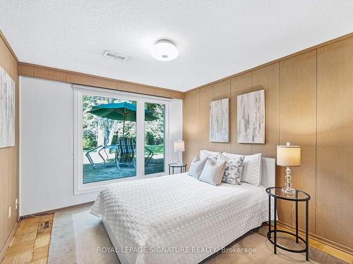 30 Hi Mount Dr, Toronto, ON - Indoor Photo Showing Bedroom