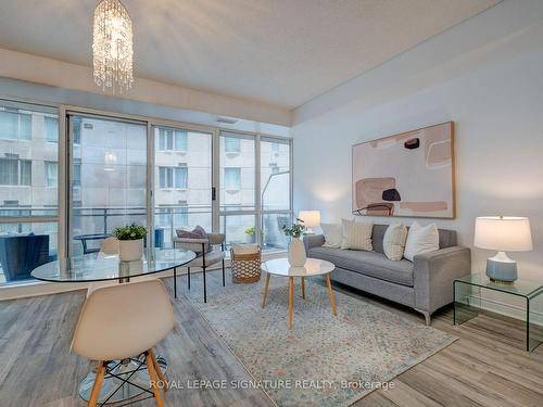 806-220 Victoria St, Toronto, ON - Indoor Photo Showing Living Room