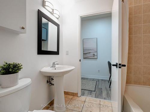 806-220 Victoria St, Toronto, ON - Indoor Photo Showing Bathroom