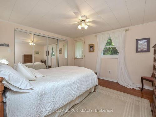 6438 9Th Line, New Tecumseth, ON - Indoor Photo Showing Bedroom