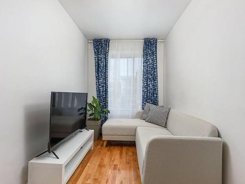 Bedroom - 5701  - 5703 Av. Coolbrook, Montréal (Côte-Des-Neiges/Notre-Dame-De-Grâce), QC - Indoor