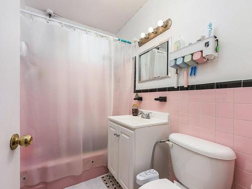 Dwelling - 5701  - 5703 Av. Coolbrook, Montréal (Côte-Des-Neiges/Notre-Dame-De-Grâce), QC - Indoor Photo Showing Bathroom