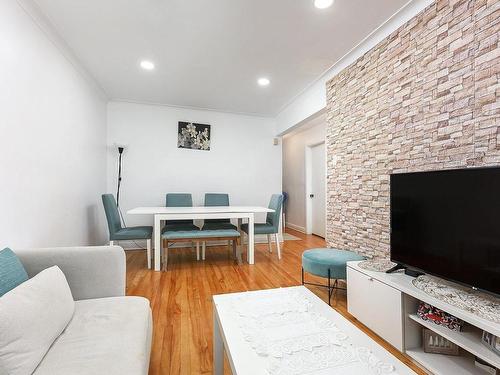 Salle Ã  manger - 5701  - 5703 Av. Coolbrook, Montréal (Côte-Des-Neiges/Notre-Dame-De-Grâce), QC - Indoor Photo Showing Living Room With Fireplace