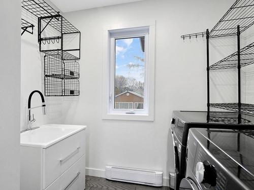 Laundry room - 337 Av. De Venise O., Venise-En-Québec, QC - Indoor Photo Showing Laundry Room