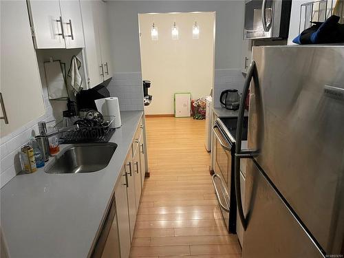 307-1745 Leighton Rd, Victoria, BC - Indoor Photo Showing Kitchen