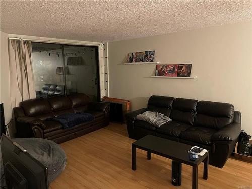 307-1745 Leighton Rd, Victoria, BC - Indoor Photo Showing Living Room