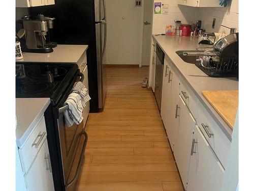 307-1745 Leighton Rd, Victoria, BC - Indoor Photo Showing Kitchen