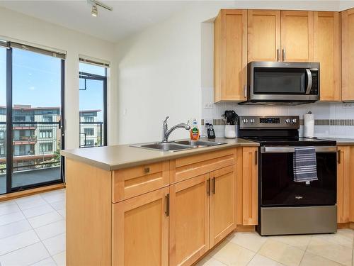 145-2300 Mansfield Dr, Courtenay, BC - Indoor Photo Showing Kitchen With Double Sink