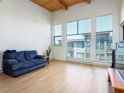 145-2300 Mansfield Dr, Courtenay, BC - Indoor Photo Showing Living Room