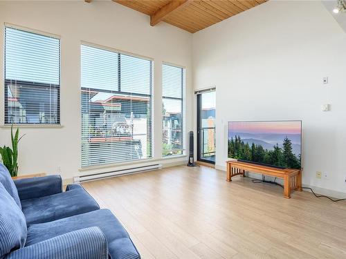 145-2300 Mansfield Dr, Courtenay, BC - Indoor Photo Showing Living Room