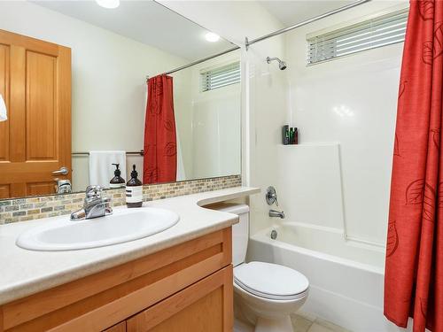 145-2300 Mansfield Dr, Courtenay, BC - Indoor Photo Showing Bathroom